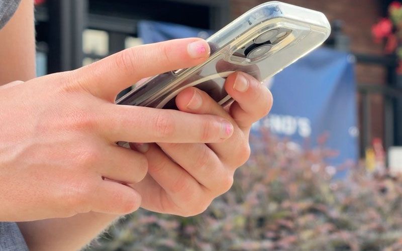 About 20% of N.Y. schools late to submit cellphone ban plans, says governor's office